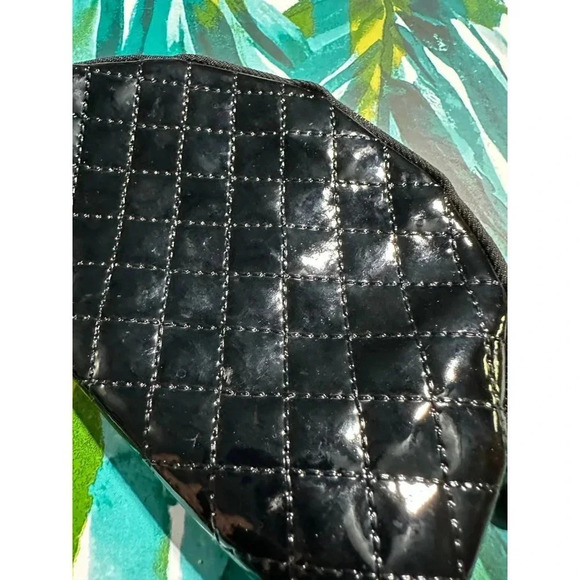 Small Black Shiny Makeup bag - Picture 2 of 7